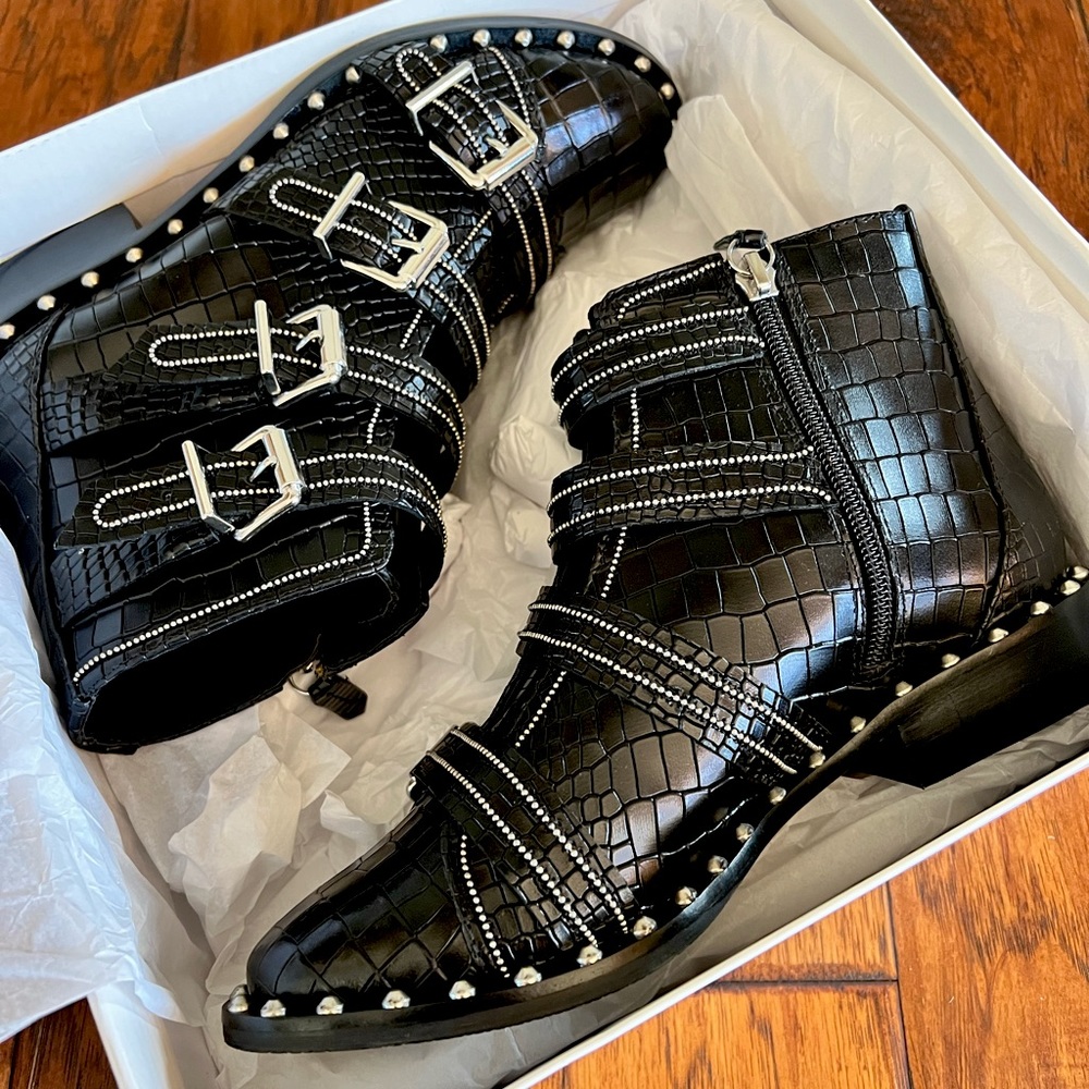 Brand New in Box Schultz Darcey Leather Croco Boots 6B with Studs